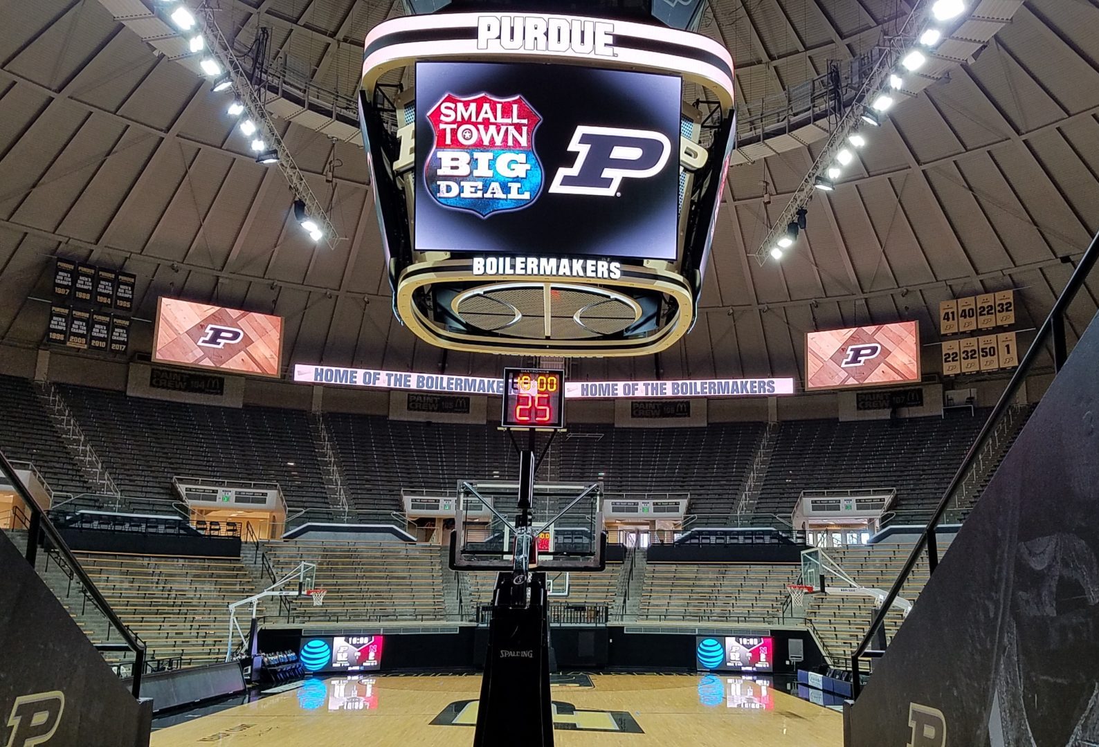 Center Hung, Centerhung, Scoreboard, Basketball, LED, Display, LED Display, Vomitories, Auxiliary Boards, Corner Boards, Scoring, Fascia, Ribbon Board, Broadcast, Broadcast Cabling, Control Room, Video Replay, NCAA, College Basketball, College Sports