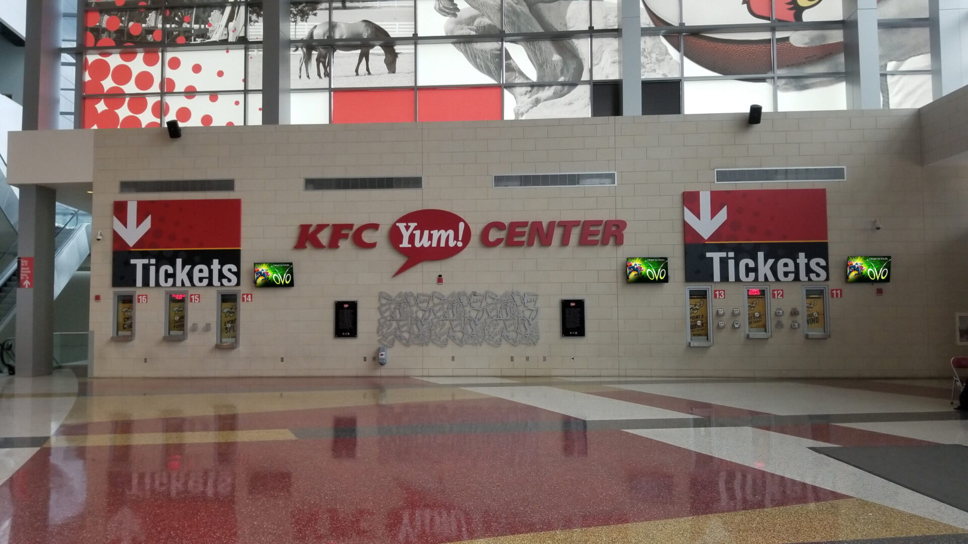 KFC YUM! Center, Louisville, Kentucky Anthony James Partners (AJP)